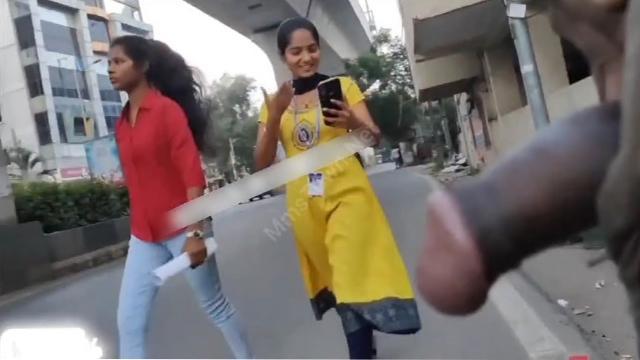 Guy Flash Cock Infront – Of College Girls Leak Online
